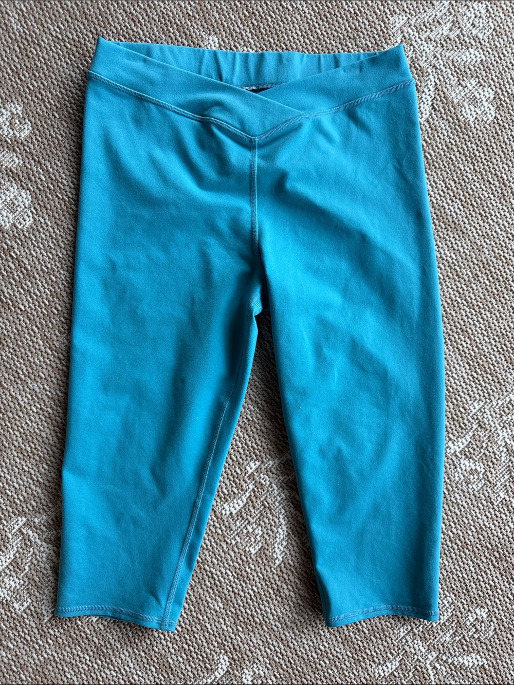 Alo cropped Teal Active Capris - Comfortable Stretch Bottoms 1558-WN11